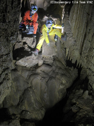 ナベイケ洞 さらに下層へと続く竪穴を降下